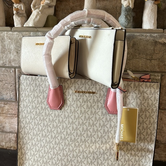 NWT Michael Kors Mercer pink and white tote - Picture 3 of 9